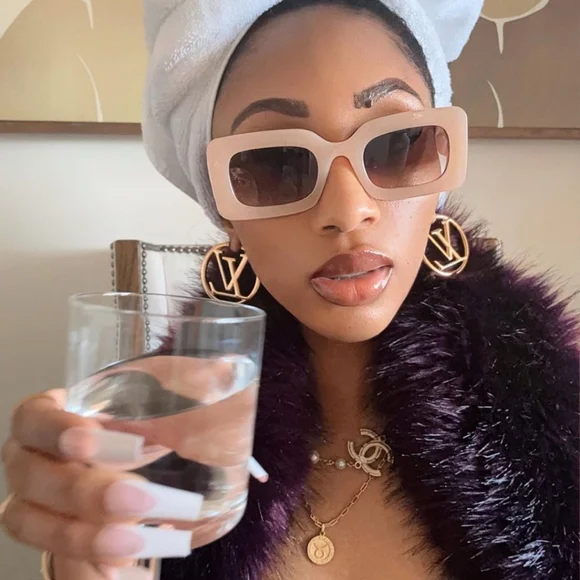 ***Rated 5 Stars Fashion Hoop Earrings BN - Picture 1 of 5